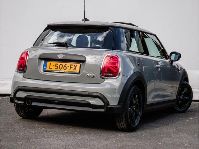 Mini ONE 3-Deurs 1.5 Essential Nieuw model!/ Panoramadak/ Navigatie/ Carplay/ Full led/ Airco