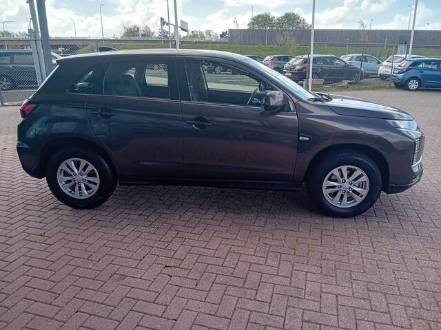 Mitsubishi ASX 2.0 Automaat, Airco(automatisch) Multimedis systeem, Carplay, Camera, Stoelverwarming, Cruisecontrol, Navigatie, Dimlicht automatisch, Regensensor, Elektrische ramen en spiegels, Schakelmogelijkheid aan stuurwiel, Nette auto, BOVAG