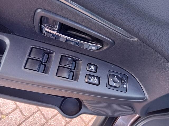 Mitsubishi ASX 2.0 Automaat, Airco(automatisch) Multimedis systeem, Carplay, Camera, Stoelverwarming, Cruisecontrol, Navigatie, Dimlicht automatisch, Regensensor, Elektrische ramen en spiegels, Schakelmogelijkheid aan stuurwiel, Nette auto, BOVAG