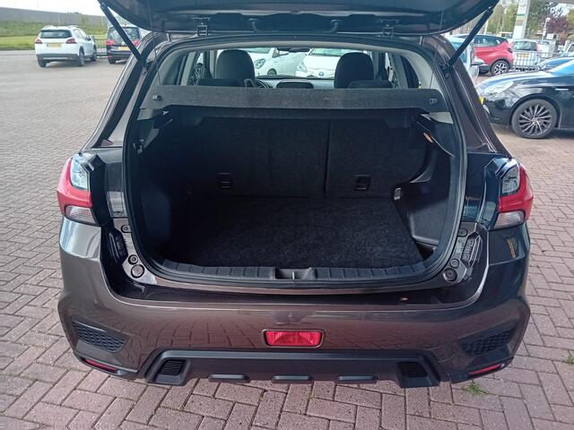 Mitsubishi ASX 2.0 Automaat, Airco(automatisch) Multimedis systeem, Carplay, Camera, Stoelverwarming, Cruisecontrol, Navigatie, Dimlicht automatisch, Regensensor, Elektrische ramen en spiegels, Schakelmogelijkheid aan stuurwiel, Nette auto, BOVAG