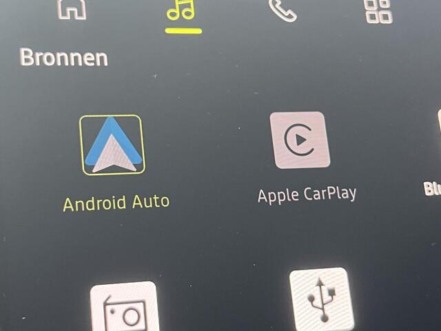 Mitsubishi ASX 1.8 HEV AT Black Edition / 8 Jaar Fabrieksgarantie / Stoelverwarming / Navigatie via Apple Carplay & Android Auto / Cruise Control / Climate Control / Achteruitrij Camera / Parkeersensoren achter /