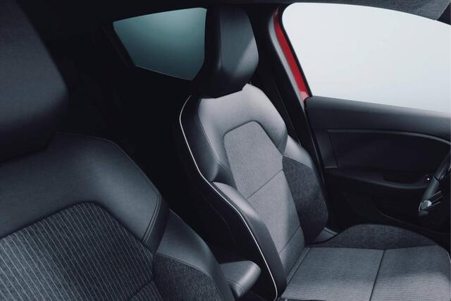Mitsubishi COLT 1.0T MT First Edition 1.0T MT First Edition | Nieuw | Direct Leverbaar | 8 Jaar Garantie | Private Lease vanaf ¤345,- per maand |