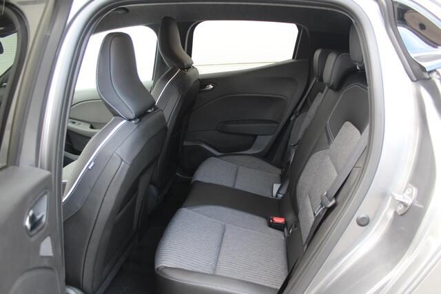 Mitsubishi COLT 1.6 HEV Instyle Hybrid / Korting ¤ 2.500,- / Rijklaarprijs ¤30.095,- / Direct leverbaar / Navigatie / Stuurwielverwarming / Stoelverwarming voor / 8 Jaar Fabrieksgarantie /