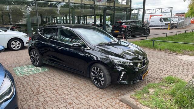 Mitsubishi COLT 1.6 HEV First Edition | Stoel- en Stuurverwarming | Navigatie | Carplay |