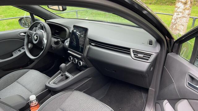 Mitsubishi COLT 1.6 HEV First Edition | Stoel- en Stuurverwarming | Navigatie | Carplay |