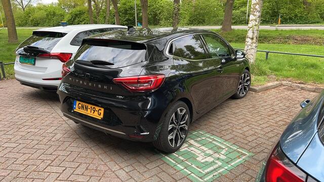 Mitsubishi COLT 1.6 HEV First Edition | Stoel- en Stuurverwarming | Navigatie | Carplay |