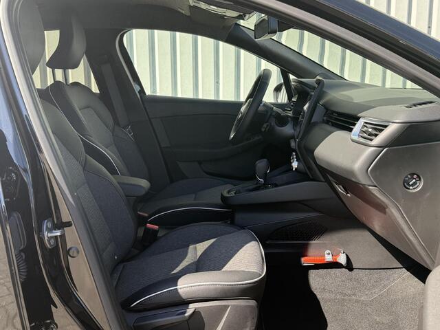 Mitsubishi COLT 1.6 HEV First Edition / Achteruitrijcamera / 17" Lichtmetaal / Navigatie / Dodehoekdetectie / Draadloze lader / Climate Control / Cruise Control /