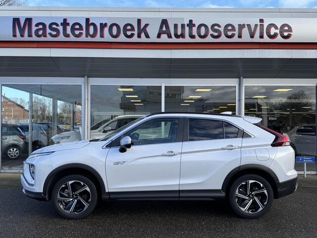 Mitsubishi ECLIPSE Cross 2.4 PHEV Intense+ staat in Hardenberg