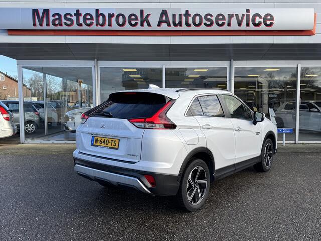 Mitsubishi ECLIPSE Cross 2.4 PHEV Intense+ staat in Hardenberg