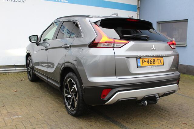 Mitsubishi ECLIPSE Cross 2.4 PHEV Intense+ | Incl. 12 maanden Garantie | Climate controle | Achteruitrijcamera | Stoelverwarming | Navigatie | Parkeersensoren V+A | Trekhaak | Bestuurdersstoel elektrisch verstelbaar | Keyless entry/start | Cruise controle | Lane assist | DA