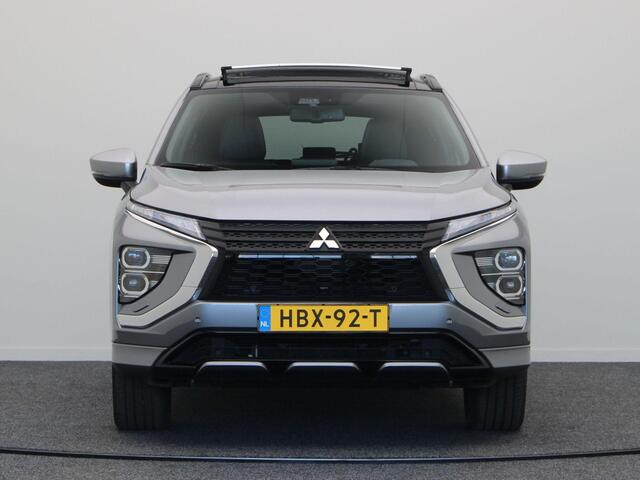 Mitsubishi ECLIPSE Cross 2.4 PHEV Instyle | 1500kg Trekvermogen | Schuif/Kantel Dak | Stoelverwarming Voor en Achter | Adaptieve Cruise Control |