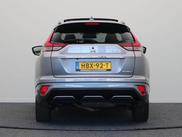 Mitsubishi ECLIPSE Cross 2.4 PHEV Instyle | 1500kg Trekvermogen | Schuif/Kantel Dak | Stoelverwarming Voor en Achter | Adaptieve Cruise Control |