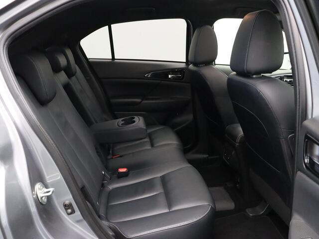 Mitsubishi ECLIPSE Cross 2.4 PHEV Instyle | 1500kg Trekvermogen | Schuif/Kantel Dak | Stoelverwarming Voor en Achter | Adaptieve Cruise Control |