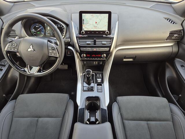 Mitsubishi ECLIPSE Cross 2.4 PHEV Executive / Adaptieve Cruise Control / 1500kg Trekgewicht / Stuur- en Stoelverwarming / Stand kachel / Apple Carplay Android Auto / Lichtmetalen wielen 18" /