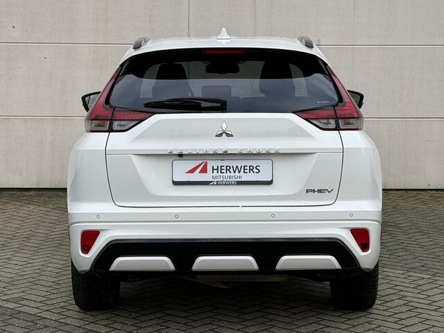 Mitsubishi ECLIPSE Cross 2.4 PHEV Executive S-AWC 4WD Automaat / Adaptieve Cruise Control / 1500kg Trekgewicht / Stoel/Stuurverwarming / Adaptive Cruise Control / Keyless / Full LED /