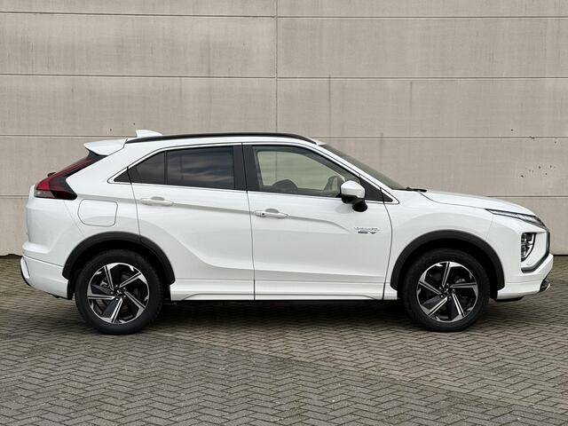 Mitsubishi ECLIPSE Cross 2.4 PHEV Executive S-AWC 4WD Automaat / Adaptieve Cruise Control / 1500kg Trekgewicht / Stoel/Stuurverwarming / Adaptive Cruise Control / Keyless / Full LED /