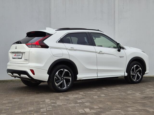 Mitsubishi ECLIPSE Cross 2.4 PHEV Prestige S-AWC 4WD Automaat / Trekgewicht 1500 Kg / Glazen schuif- en kanteldak / Adaptief cruise control / Stuur-, Stoelverwarming / Navigatie / Achteruitrijcamera /