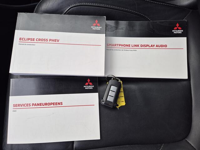 Mitsubishi ECLIPSE Cross 2.4 PHEV Prestige S-AWC 4WD Automaat / Trekgewicht 1500 Kg / Glazen schuif- en kanteldak / Adaptief cruise control / Stuur-, Stoelverwarming / Navigatie / Achteruitrijcamera /