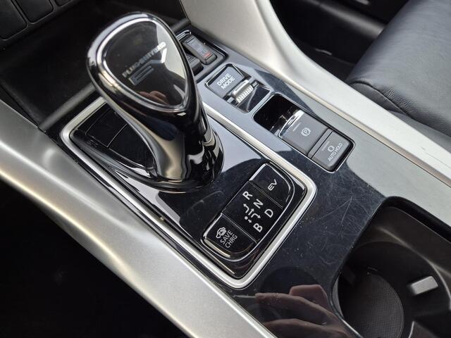 Mitsubishi ECLIPSE Cross 2.4 PHEV Prestige Automaat / Trekgewicht 1500 Kg / Schuif-Kanteldak / Stuur-, Stoelverwarming / Adaptief cruise control / Navigatie via Apple Carplay of Android Auto /