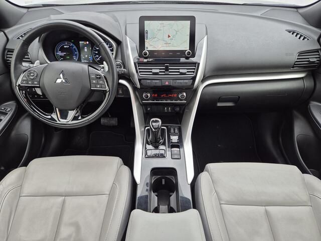 Mitsubishi ECLIPSE Cross 2.4 PHEV Instyle Automaat / HUD / Trekgewicht 1500 kg / Stuur-, en stoelverwarming / Glazen schuif- en kanteldak / Adaptief cruise control / Rondomzicht camera /