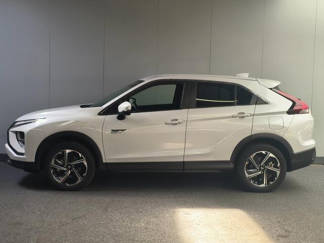 Mitsubishi ECLIPSE Cross 2.4 PHEV Intense uit 2022 Rijklaar + 12 maanden Bovag-garantie Henk Jongen Auto's in Helmond, al 50 jaar service zoals 't hoort!