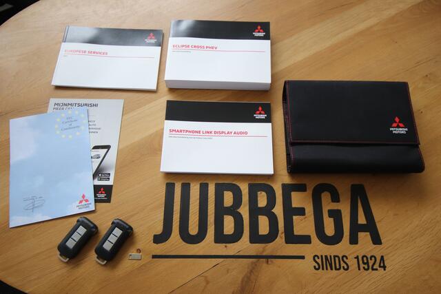 Mitsubishi ECLIPSE Cross 2.4 PHEV Instyle Pano, Leder, NL-Auto, Slechts 7.802 km!