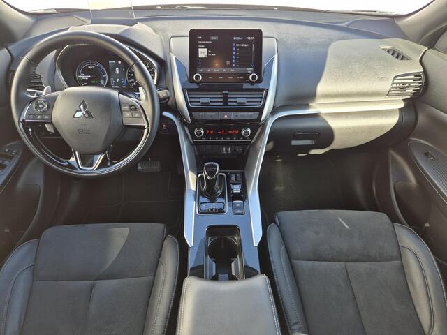 Mitsubishi ECLIPSE Cross 2.4 PHEV Intense+ Automaat / HUD / Trekgewicht 1500 kg / Navigatie via Apple Carplay of Android Auto / Achteruitrijcamera / Stoelverwarming / Cruise control /