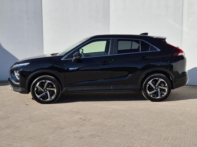 Mitsubishi ECLIPSE Cross 2.4 PHEV Intense+ Automaat / HUD / Trekgewicht 1500 kg / Navigatie via Apple Carplay of Android Auto / Achteruitrijcamera / Stoelverwarming / Cruise control /