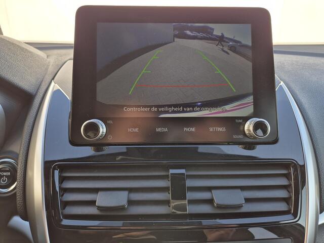 Mitsubishi ECLIPSE Cross 2.4 PHEV Intense+ Automaat / HUD / Trekgewicht 1500 kg / Navigatie via Apple Carplay of Android Auto / Achteruitrijcamera / Stoelverwarming / Cruise control /
