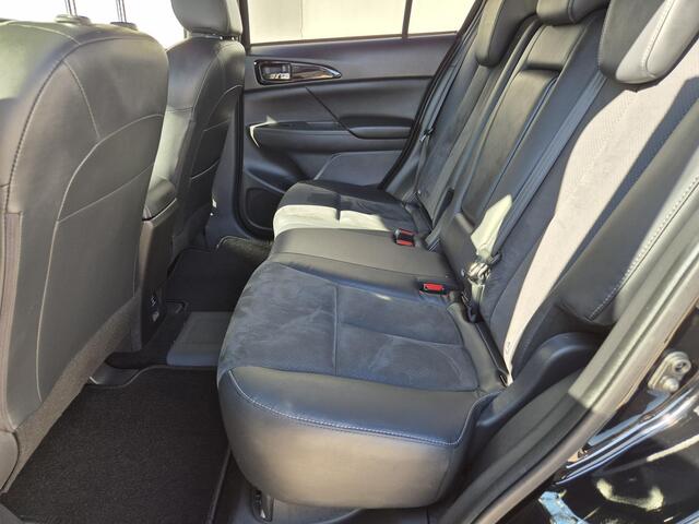 Mitsubishi ECLIPSE Cross 2.4 PHEV Intense+ Automaat / HUD / Trekgewicht 1500 kg / Navigatie via Apple Carplay of Android Auto / Achteruitrijcamera / Stoelverwarming / Cruise control /
