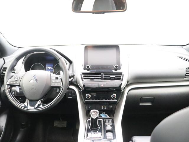 Mitsubishi ECLIPSE Cross 2.4 PHEV Instyle | 1500kg Trekvermogen | Schuif/Kantel Dak | Stoel en Stuur verwarming | Adaptieve Cruise Control | Lederen bekleding |
