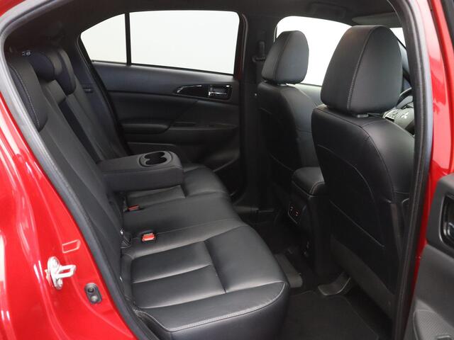 Mitsubishi ECLIPSE Cross 2.4 PHEV Instyle | Lederen bekleding | Panorama dak | stoelverwarming voor & achter |