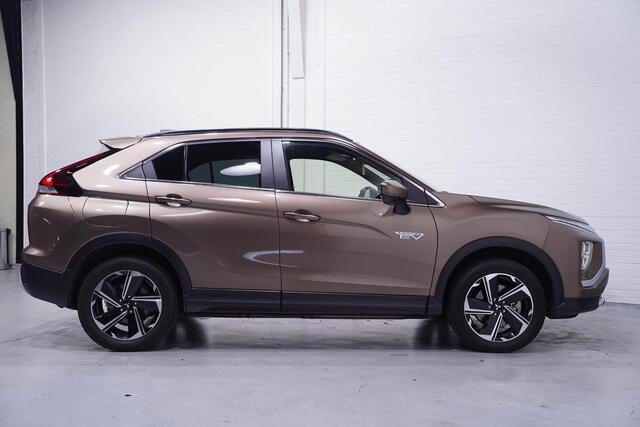 Mitsubishi ECLIPSE Cross 2.4 PHEV Intense+ Navi Camera Leder/alcantara Pdc Stoelverwarming