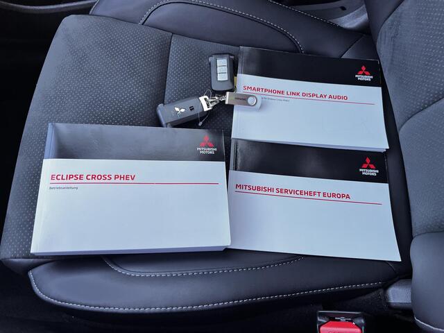 Mitsubishi ECLIPSE Cross 2.4 PHEV Executive 4WD Automaat / 8 jaar Garantie vanaf nieuw / 1500kg Trekgewicht / Adaptieve CC / Camera 360° / Stuur-, stoel- en achterbankverwarming / Navi / Apple Carplay Android /