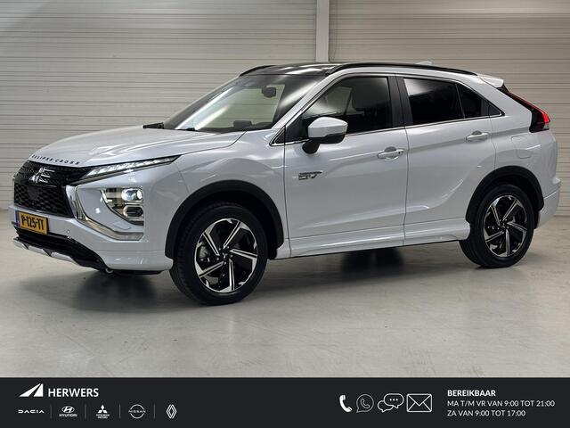 Mitsubishi ECLIPSE Cross 2.4 PHEV Prestige / AUTOMAAT / Trekhaak / Speciale kleur / Voorstoelen, stuurwiel, achterbank verwarmd / Parkeersensoren voor + achter / Navigatiesysteem / Lichtmetalen velgen 18" / Elektrisch glazen panorama-dak / Automatische airco / Achteruitrijc