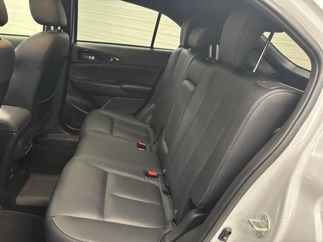 Mitsubishi ECLIPSE Cross 2.4 PHEV Prestige / AUTOMAAT / Trekhaak / Speciale kleur / Voorstoelen, stuurwiel, achterbank verwarmd / Parkeersensoren voor + achter / Navigatiesysteem / Lichtmetalen velgen 18" / Elektrisch glazen panorama-dak / Automatische airco / Achteruitrijc