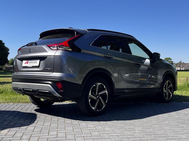 Mitsubishi ECLIPSE Cross 2.4 PHEV Intense+ 4 WD Automaat / Trekgewicht 1.500 kg / Navigatie via Apple Carplay Android / Stoelverwarming / Achteruitrijcamera / 18" LM wielen /