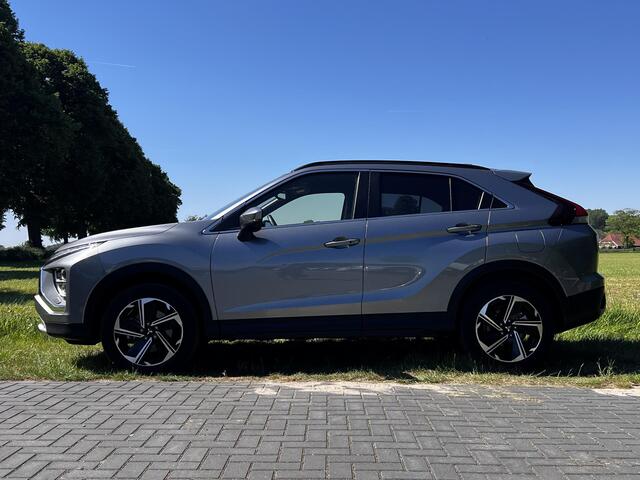 Mitsubishi ECLIPSE Cross 2.4 PHEV Intense+ 4 WD Automaat / Trekgewicht 1.500 kg / Navigatie via Apple Carplay Android / Stoelverwarming / Achteruitrijcamera / 18" LM wielen /