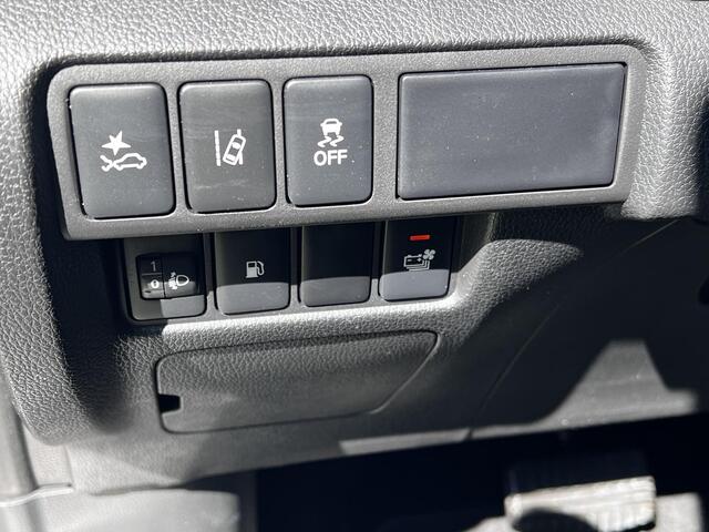 Mitsubishi ECLIPSE Cross 2.4 PHEV Intense+ 4 WD Automaat / Trekgewicht 1.500 kg / Navigatie via Apple Carplay Android / Stoelverwarming / Achteruitrijcamera / 18" LM wielen /
