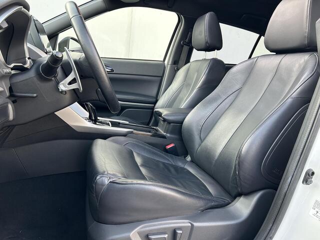 Mitsubishi ECLIPSE Cross 2.4 PHEV Prestige S-AWC 4WD Automaat / Trekgewicht 1.500 kg! / Navigatie / Camera / Stuur-, stoel- en achterbankverwarming /