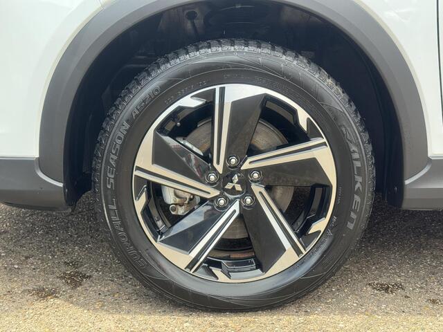 Mitsubishi ECLIPSE Cross 2.4 PHEV Intense+ *TREKHAAK/4X4*