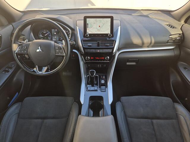 Mitsubishi ECLIPSE Cross 2.4 PHEV Plug-in Executive Automaat / Fabrieksgarantie tot 12-2030 mogelijk ** / Allseason banden / Trekgewicht 1500 kg / Stuur-. Stoel en Achterbank verwarming / Rondomzicht camera /