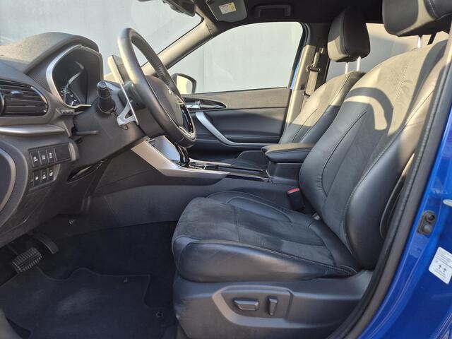 Mitsubishi ECLIPSE Cross 2.4 PHEV Plug-in Executive Automaat / Fabrieksgarantie tot 12-2030 mogelijk ** / Allseason banden / Trekgewicht 1500 kg / Stuur-. Stoel en Achterbank verwarming / Rondomzicht camera /