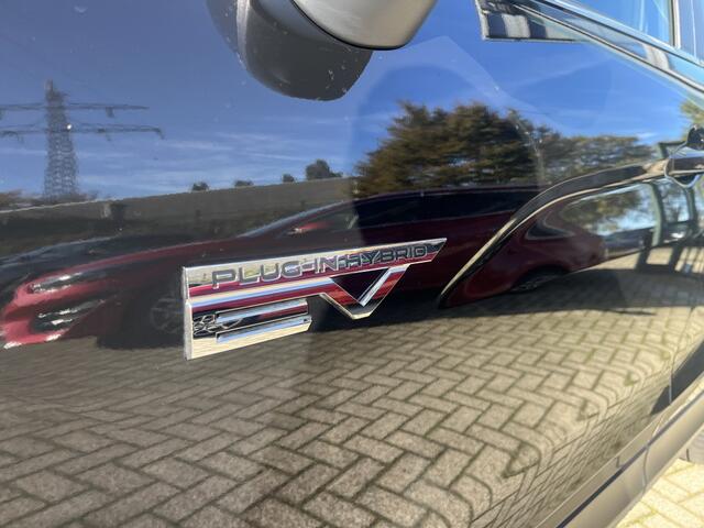 Mitsubishi ECLIPSE 2.4 PHEV Black edition 1500KG trekgewicht / Navi / Camera