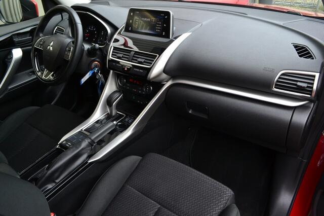 Mitsubishi ECLIPSE Cross 1.5 DI-T Instyle Camera/LED/18'' inch/Carplay