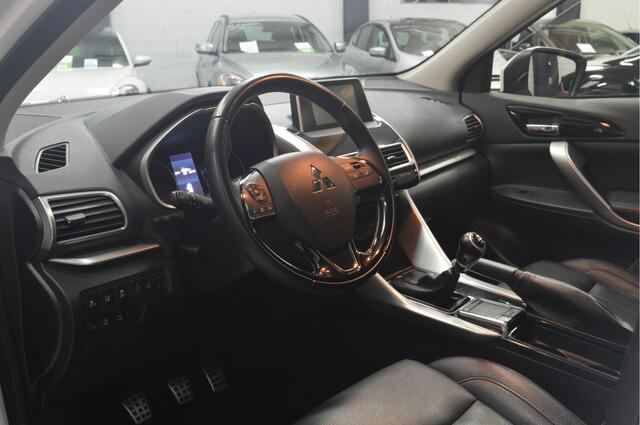 Mitsubishi ECLIPSE Cross 1.5 DI-T Intense S // LEDER // STOELVERWARMING // TREKHAAK // H.U.D. // CLIMA // CRUISE //