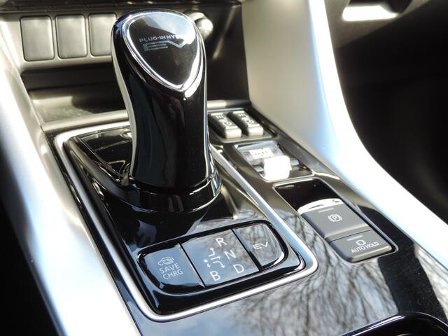 Mitsubishi ECLIPSE Cross 2.4 PHEV Intense+ - Nav | Camera | PDC v+a | Standkachel | Apple CarPlay | Trekhaak