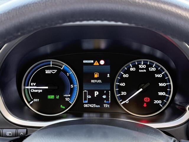 Mitsubishi ECLIPSE Cross 2.4 PHEV Instyle | NAP | Trekhaak | Panorama-dak | Heads-up display | Leer | Stoelverwarming | Navigatie | Elektrisch verstelbare stoelen |