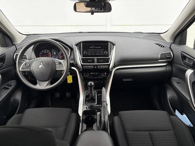 Mitsubishi ECLIPSE Cross 1.5 DI-T Pure / 18 inch LM op All Season banden / Dealer onderhouden / Trekhaak( 1600) / Clima /