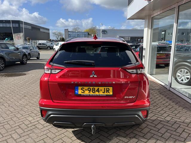 Mitsubishi ECLIPSE Cross 2.4 PHEV Intense incl.:AppleCarplay/AndroidAuto, LM velgen, ParkeerhulpCamera, Trekhaak, Cruise Controle, Climate Control, Stoelverwarming.
